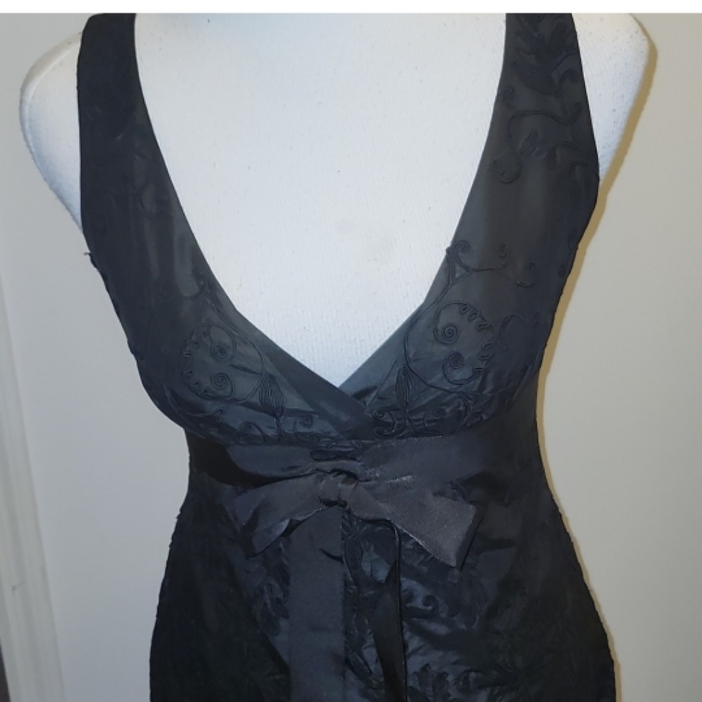 Elie Tahari Silk A line midi Dress Sleeveless Black Embroidery Sz 6 evening